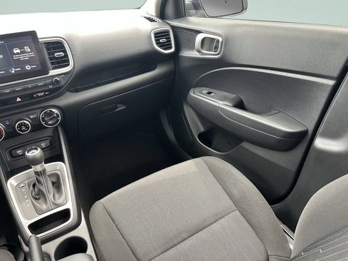 Certified 2024 Hyundai Venue SE FWD image 20