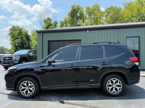 Used 2024 Subaru Forester Premium image 3