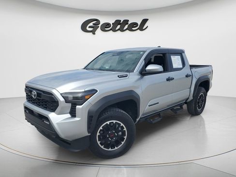 Used 2025 Toyota Tacoma TRD Off-Road AWD/4WD image 1