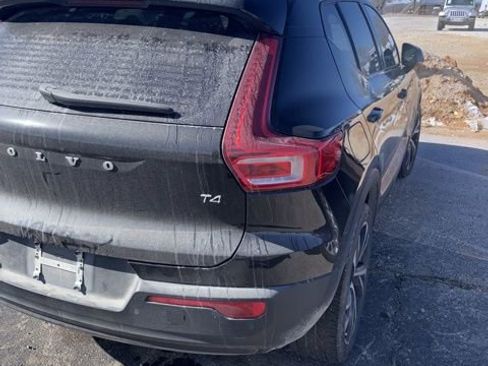 Used 2021 Volvo XC40 T4 R-Design w/ Climate Package image 4