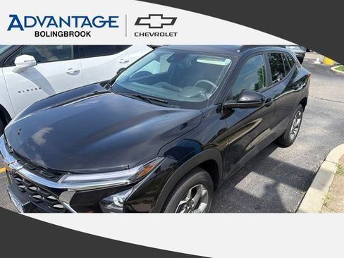 Used 2026 Chevrolet Trax LT FWD image 1