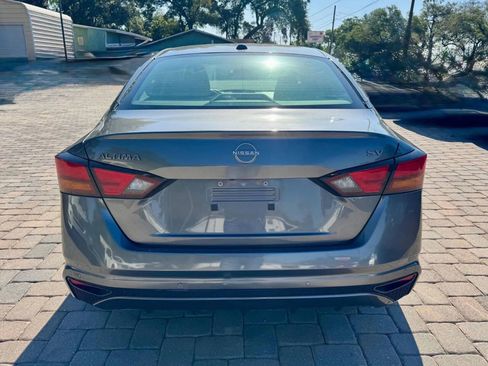 Used 2024 Nissan Altima 2.5 SV FWD image 9