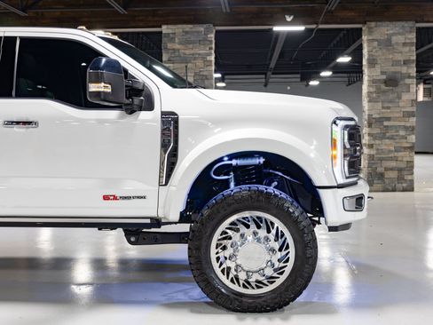 Used 2023 Ford F450 Platinum w/ FX4 Off-Road Package AWD/4WD image 35