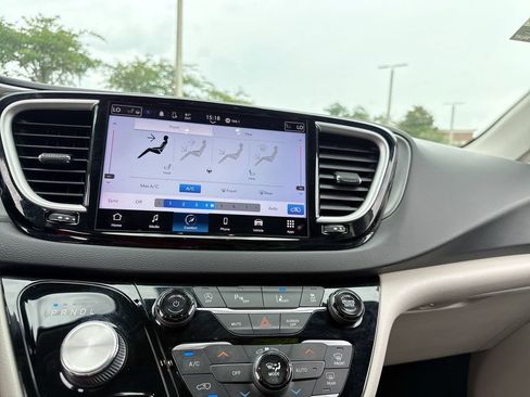 Used 2022 Chrysler Pacifica Touring-L FWD image 20