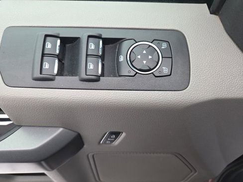 Used 2017 Ford F150 XLT w/ Equipment Group 302A Luxury image 12