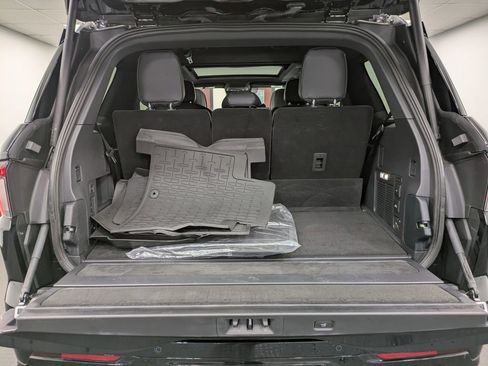 Used 2025 Lincoln Navigator Reserve w/ Jet Appearance Package image 23