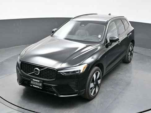 Used 2023 Volvo XC60 T8 Ultimate w/ Climate Package image 33