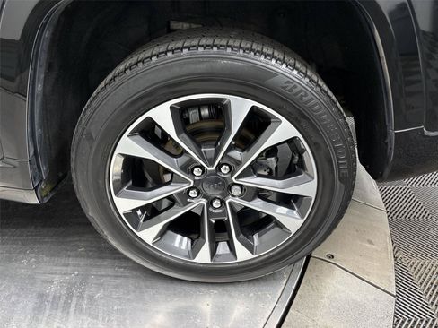 Used 2022 Jeep Grand Cherokee Overland AWD/4WD image 27