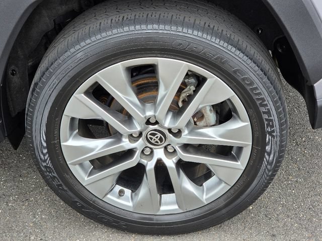 Used 2022 Toyota RAV4 XLE Premium AWD/4WD image 15