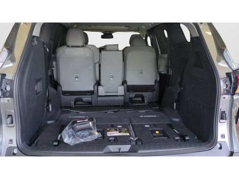 New 2026 Toyota Sienna XLE FWD image 9