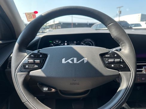 Used 2023 Kia Niro Wind w/ Wind Preserve Package FWD image 18