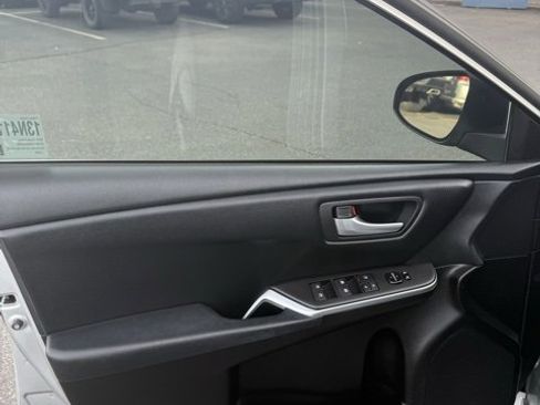 Used 2016 Toyota Camry SE image 13
