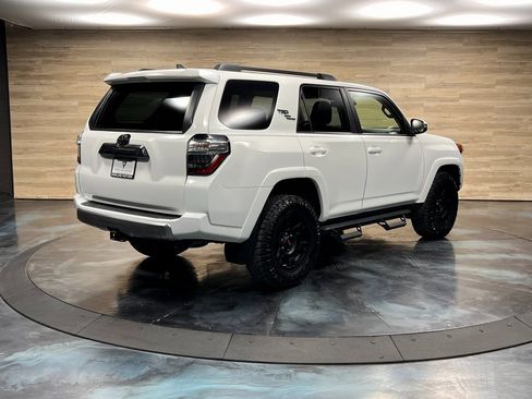 Used 2024 Toyota 4Runner TRD Off-Road Premium image 10