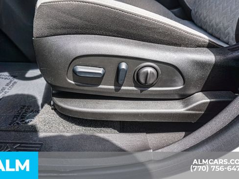 Used 2024 Chevrolet Equinox LT FWD image 35