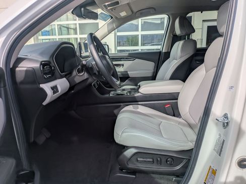 Used 2025 Honda Pilot EX-L image 17