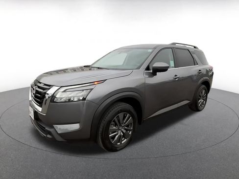 Used 2025 Nissan Pathfinder SV FWD image 8