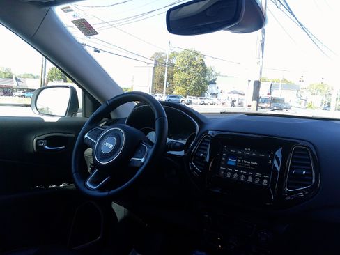 Used 2021 Jeep Compass Latitude image 23