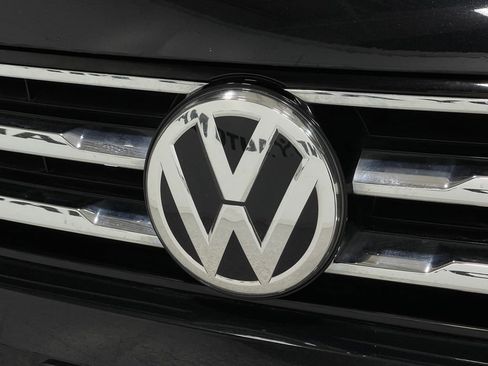 Used 2021 Volkswagen Tiguan SE w/ Panoramic Sunroof Package image 36