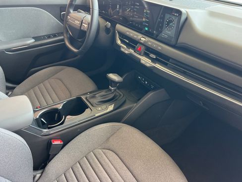 Used 2025 Kia K4 EX image 16