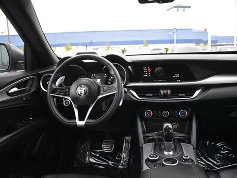 Used 2018 Alfa Romeo Stelvio Ti Sport image 2