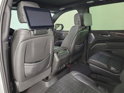 Certified 2023 Cadillac Escalade Sport Platinum w/ LPO, ONYX Package image 13