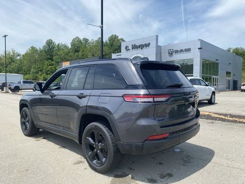 Used 2023 Jeep Grand Cherokee Altitude AWD/4WD image 4