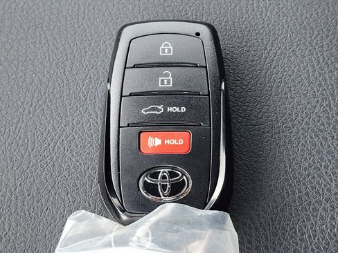 Used 2025 Toyota Camry SE FWD image 34