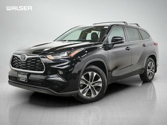 Used 2022 Toyota Highlander XLE AWD/4WD video 1