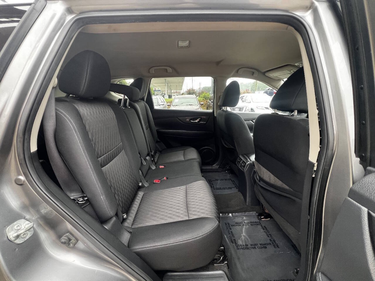 Used 2017 Nissan Rogue SV FWD image 11