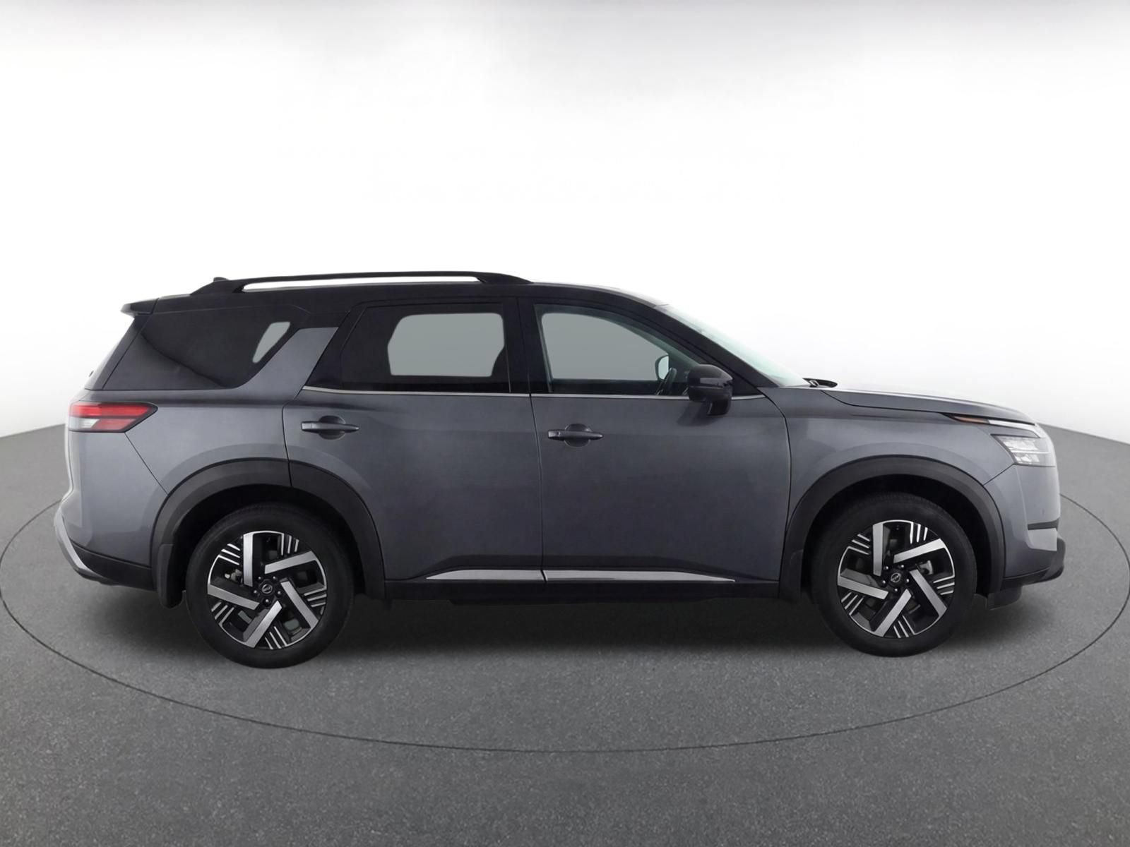 Used 2025 Nissan Kicks SV FWD image 13