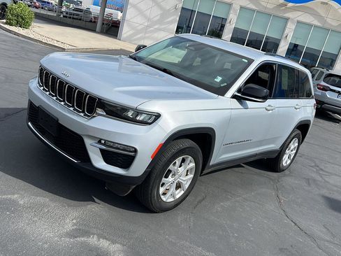 Used 2023 Jeep Grand Cherokee Limited AWD/4WD image 4
