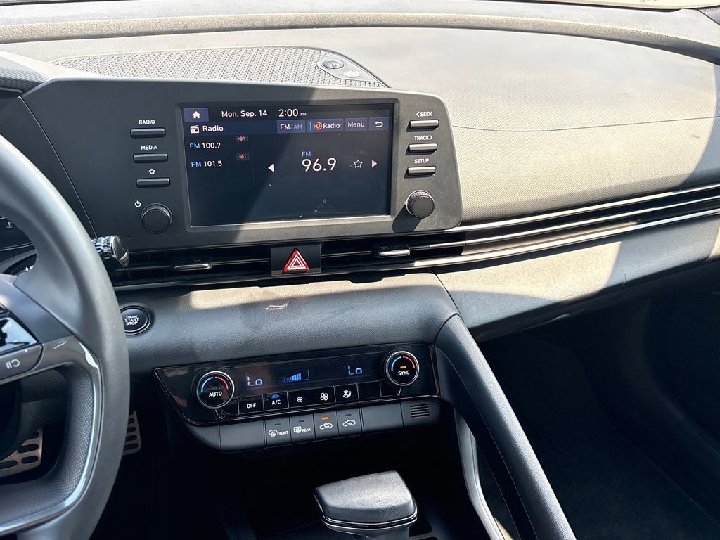 Used 2025 Hyundai Elantra Sport FWD image 20
