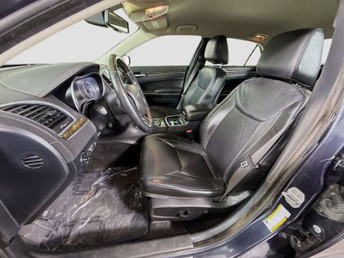Used 2018 Chrysler 300 Limited RWD image 22