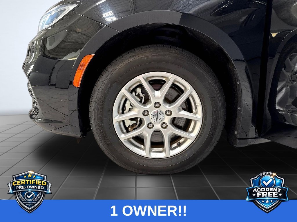 Used 2024 Chrysler Pacifica Touring-L FWD image 33