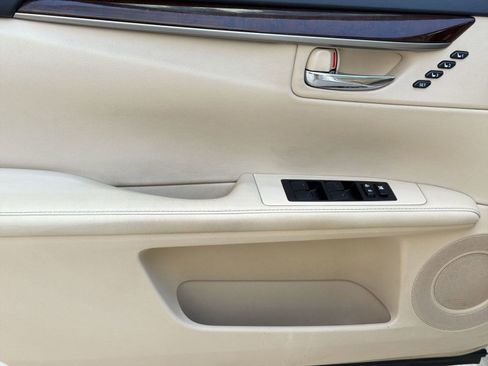Used 2015 Lexus ES 350 w/ Luxury Package FWD image 12