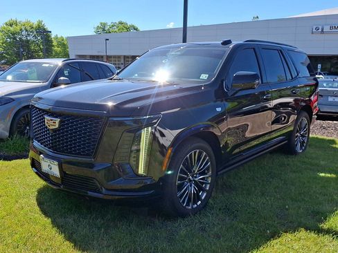 Used 2025 Cadillac Escalade Sport Platinum w/ LPO, Floor Liner Package AWD/4WD image 3