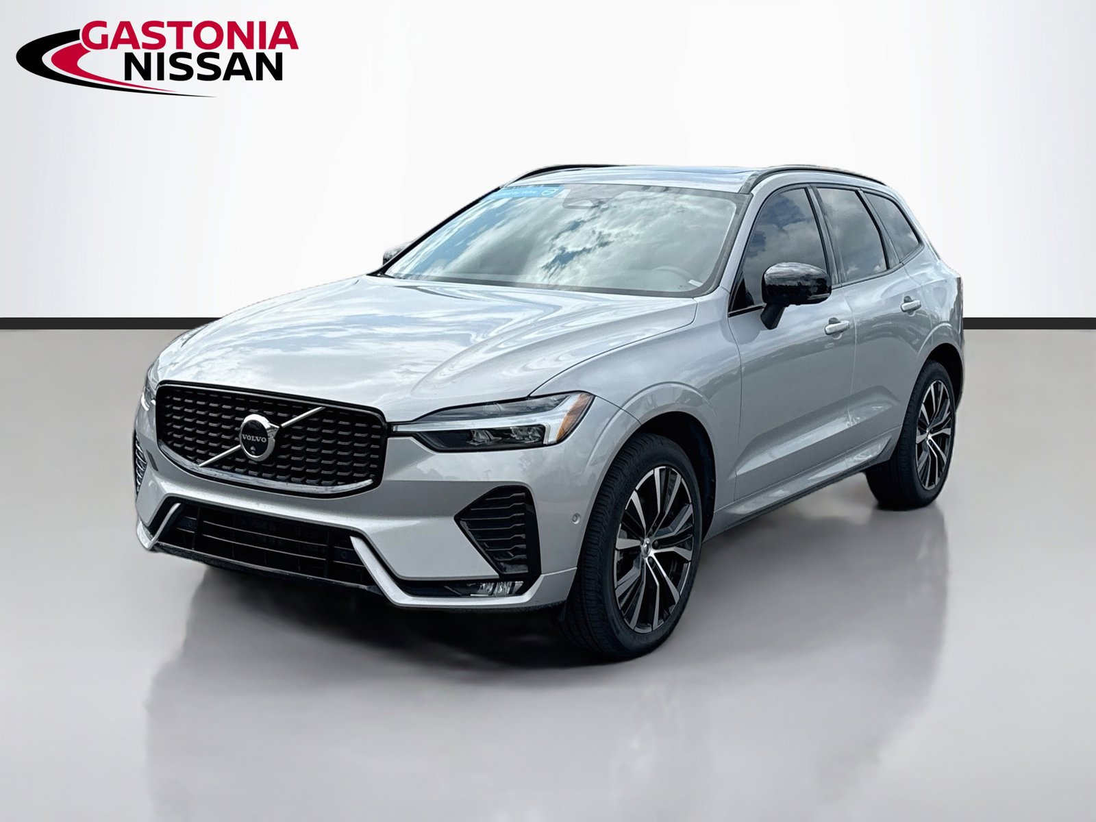 Used 2024 Volvo XC60 B5 Plus w/ Protection Package Premier AWD/4WD image 3