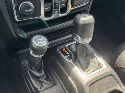 Used 2021 Jeep Wrangler Unlimited Sahara AWD/4WD image 39
