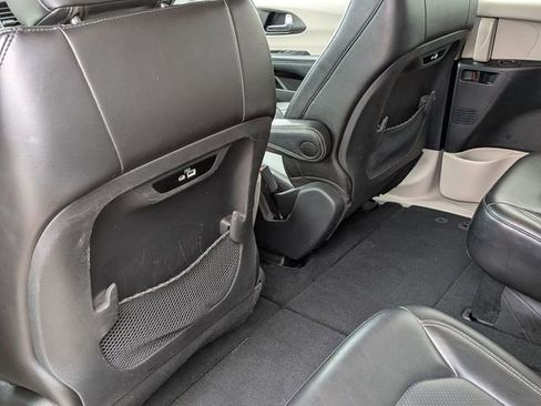 Certified 2023 Chrysler Pacifica Touring-L image 26