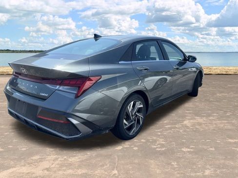 Used 2025 Hyundai Elantra Limited FWD image 2