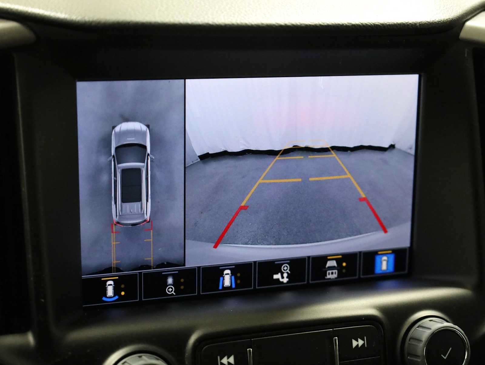 Used 2023 GMC Terrain AT4 w/ Tech Package AWD/4WD image 31