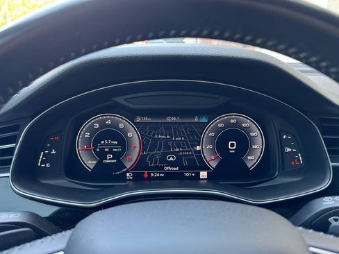 Used 2019 Audi Q8 Premium Plus w/ Premium Plus AWD/4WD image 17