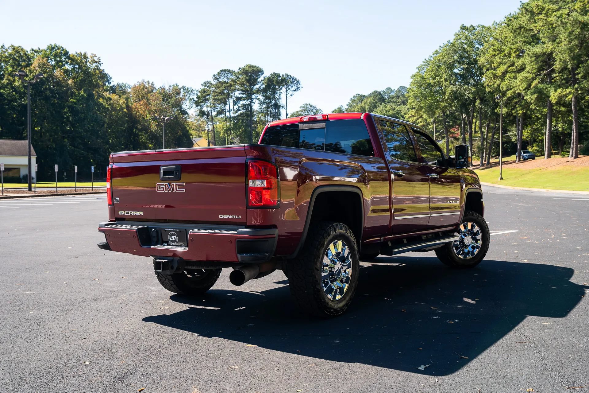 Used 2018 GMC Sierra 2500 Denali w/ Duramax Plus Package AWD/4WD image 2