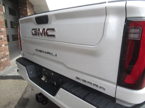 Used 2025 GMC Sierra 2500 Denali w/ Denali Reserve Package AWD/4WD image 12