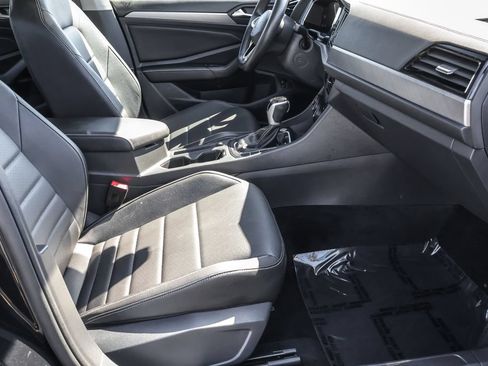 Certified 2024 Volkswagen Jetta SE FWD image 36