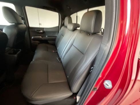 Used 2022 Toyota Tacoma Limited image 23