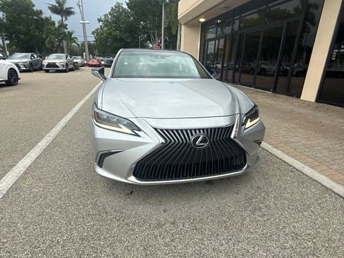 Used 2019 Lexus ES 350 FWD image 2