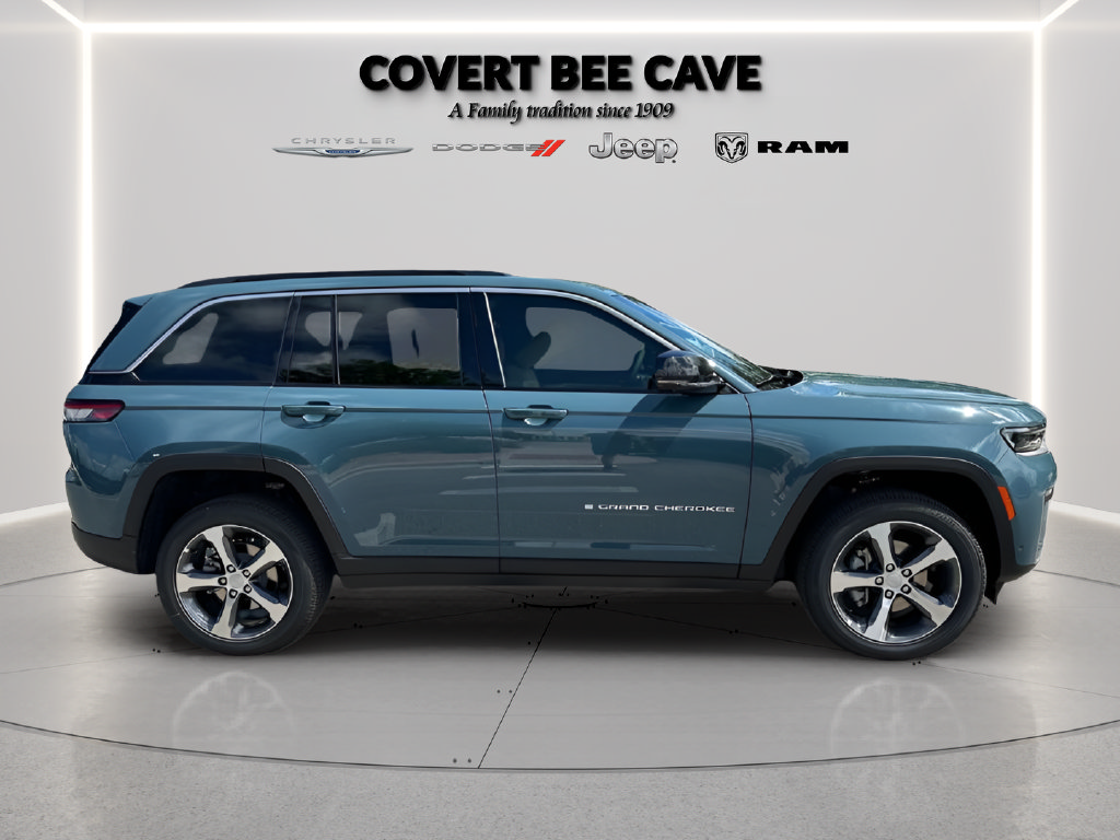 New 2026 Jeep Grand Cherokee Limited w/ Luxury Tech Group II RWD image 16