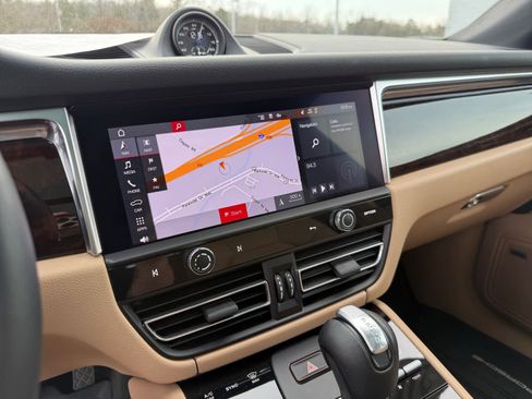 Used 2023 Porsche Macan S image 18