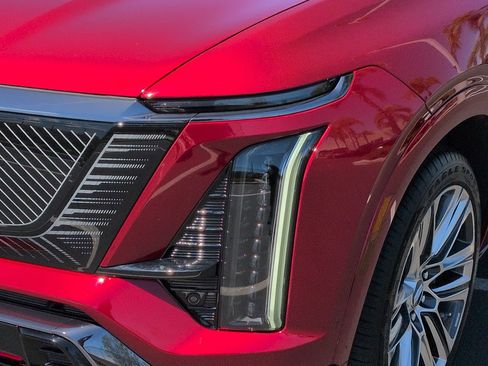 Used 2026 Cadillac Vistiq Platinum image 6